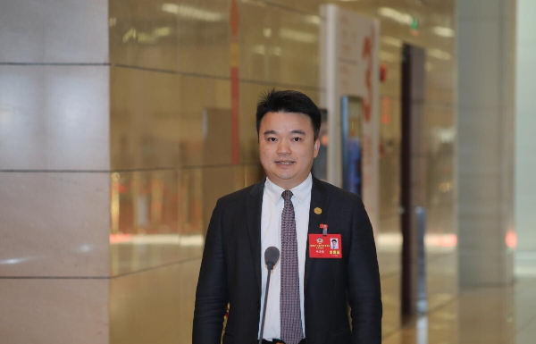 省政協(xié)委員、中山大學(xué)中山眼科中心主任林浩添:守護(hù)孩子們的“睛”彩“視”界