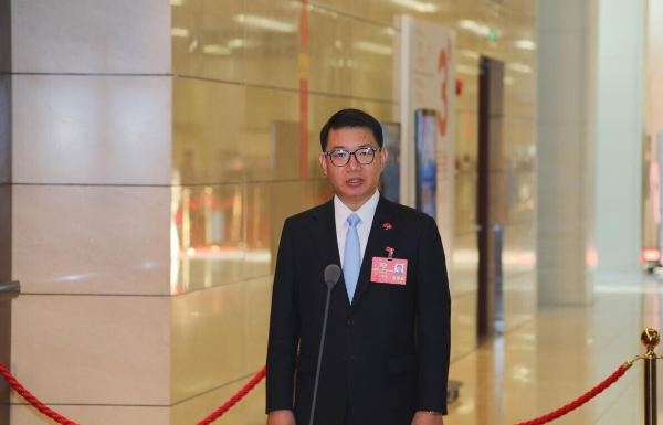 省政協(xié)委員、香港高等法院大律師、內(nèi)地執(zhí)業(yè)律師吳英鵬:促進(jìn)港澳律師融入國(guó)家發(fā)展大局