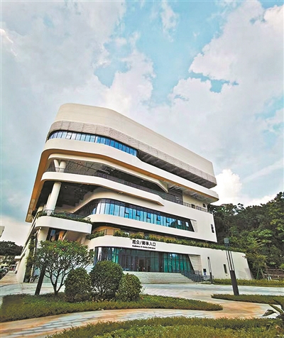 新建的綜合訓練館.jpg