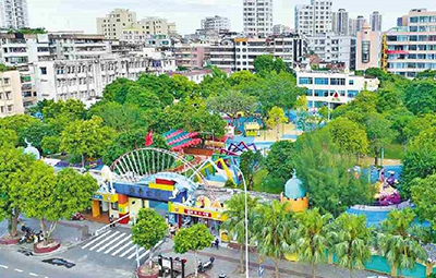 湛江“公園書(shū)吧”成市民心靈棲息地 綠蔭深處 書(shū)香自來(lái)